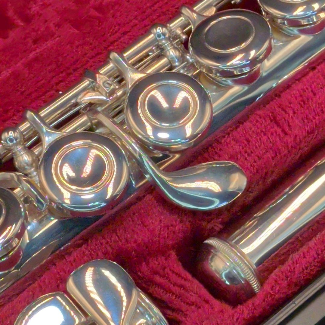 フルート　調整済　美品　ヤマハ　YFL211S（銀メッキ、Eメカ仕様）