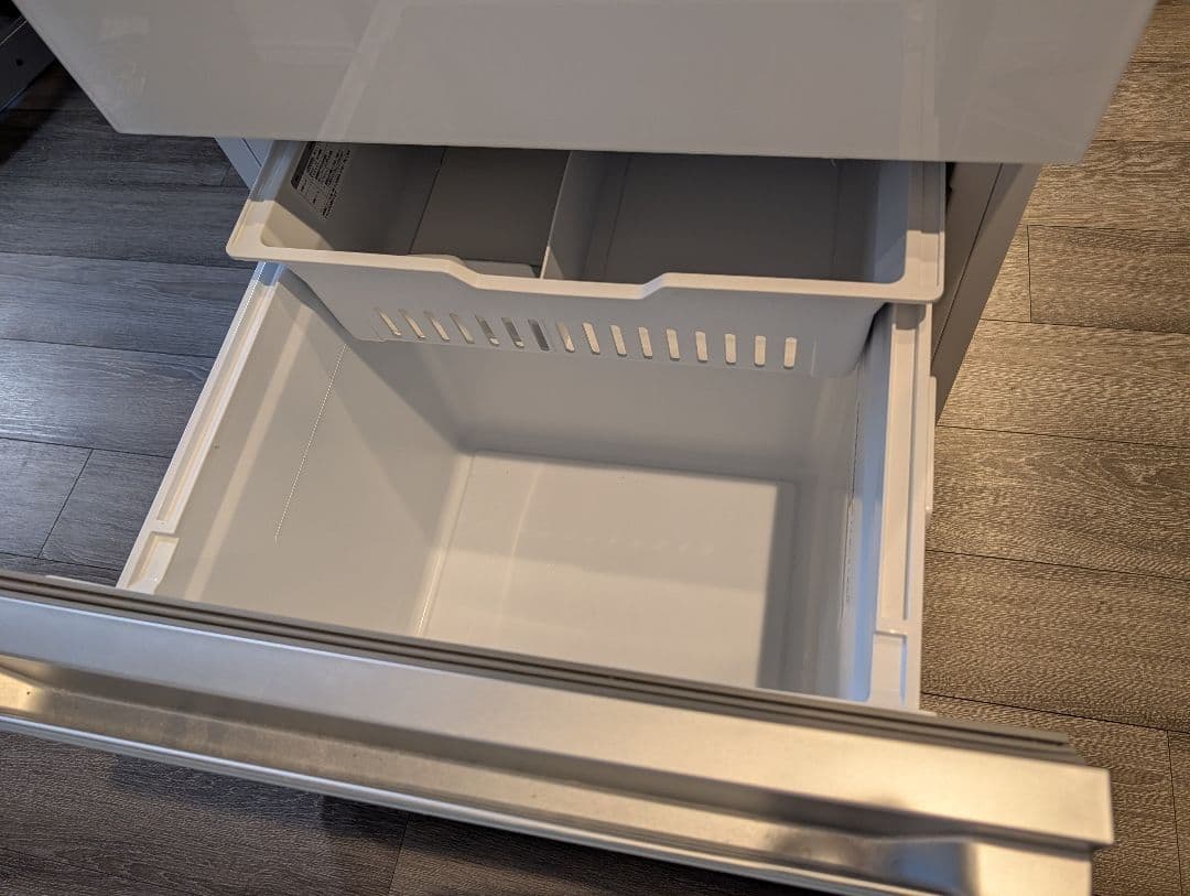 【2024年製・極美品】ヤマダ 319L 冷蔵庫 ホワイト YRZ-F32MW