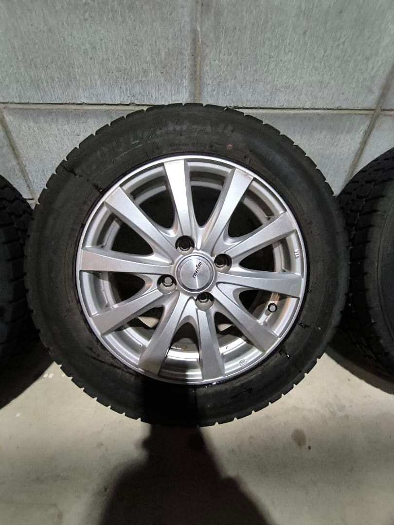 ［バリ溝]165/70R14ホイール付きスタッドレスタイヤ