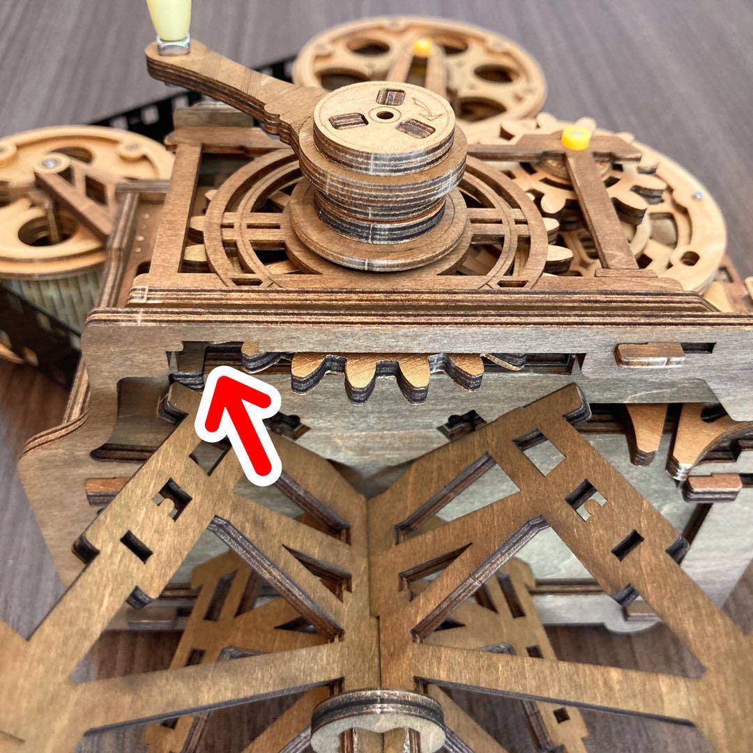 着彩済みウッドパズル　手回し式映写機