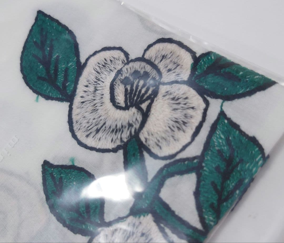 新品★ミナペルホネン ハンカチ スイングカメリア　swing camellia