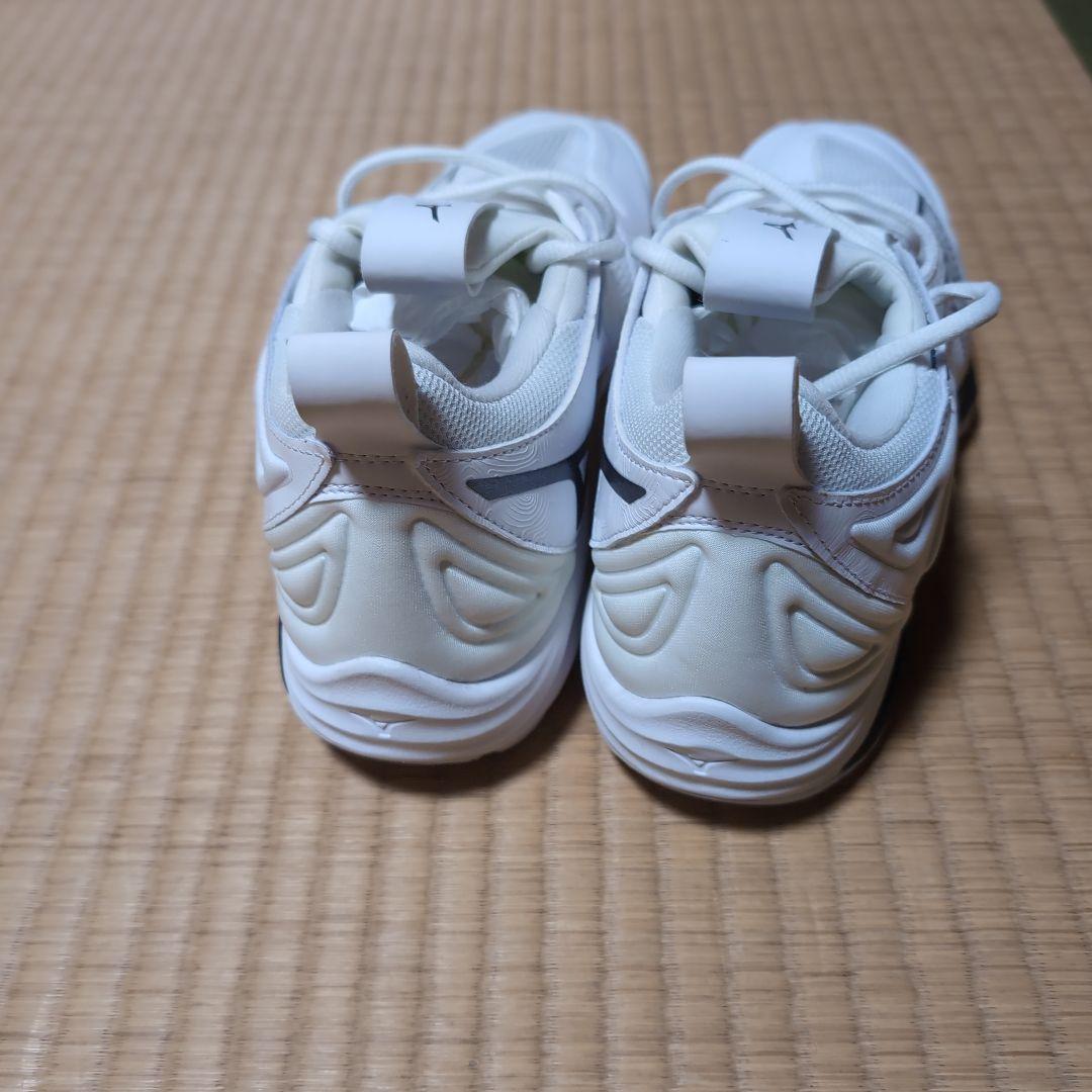 ミズノ　バレーボールシューズ ウェーブモーメンタム3