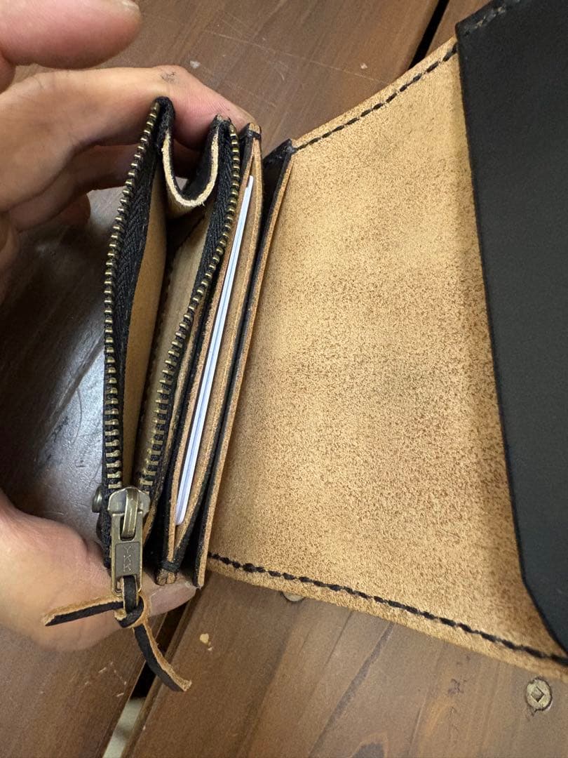 ショートトラッカーウォレット本革丘染めブラック茶芯　Trucker Wallet