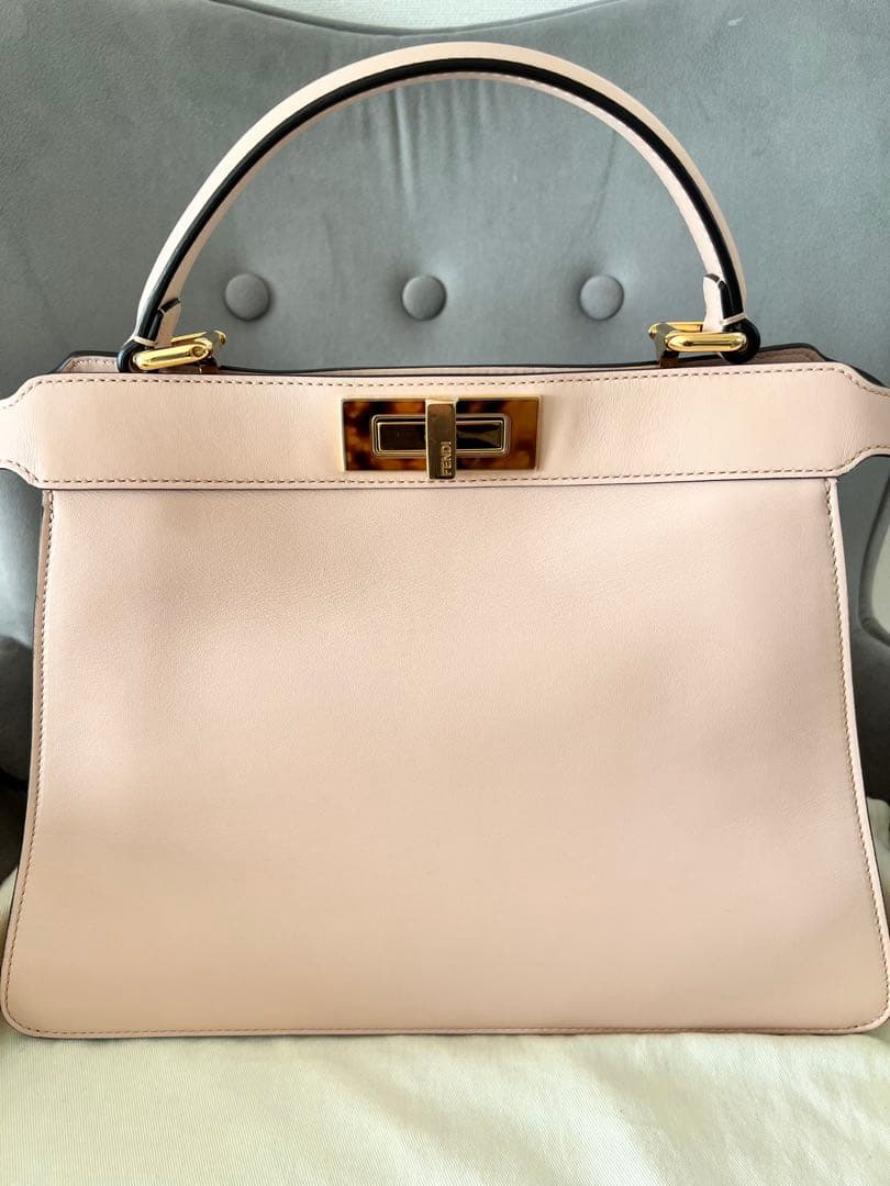 新品未使用★フェンディ ピーカブー アイシーユー ミディアム ハンドバッグ