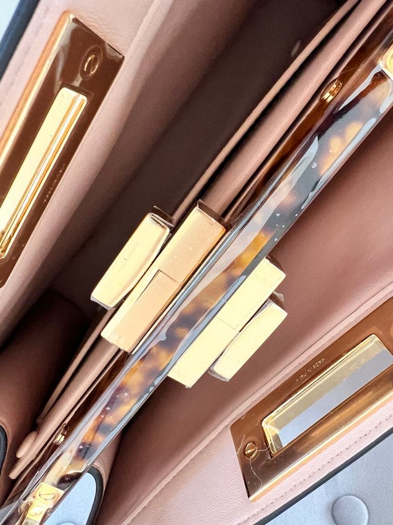 新品未使用★フェンディ ピーカブー アイシーユー ミディアム ハンドバッグ