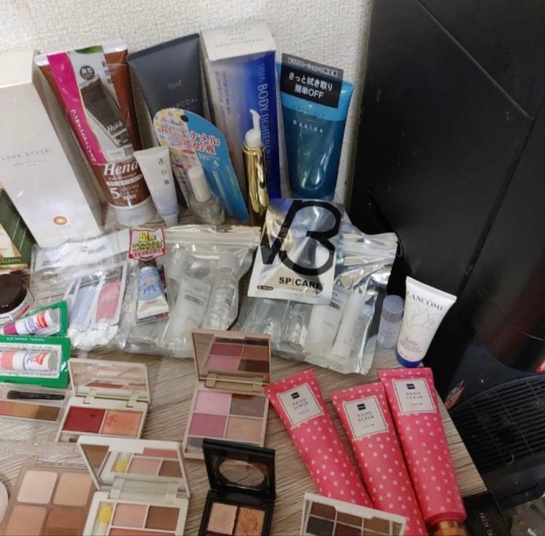 Y*4様 化粧品 コスメまとめ売り 中古から新品まで アイシャドウ 口紅 など