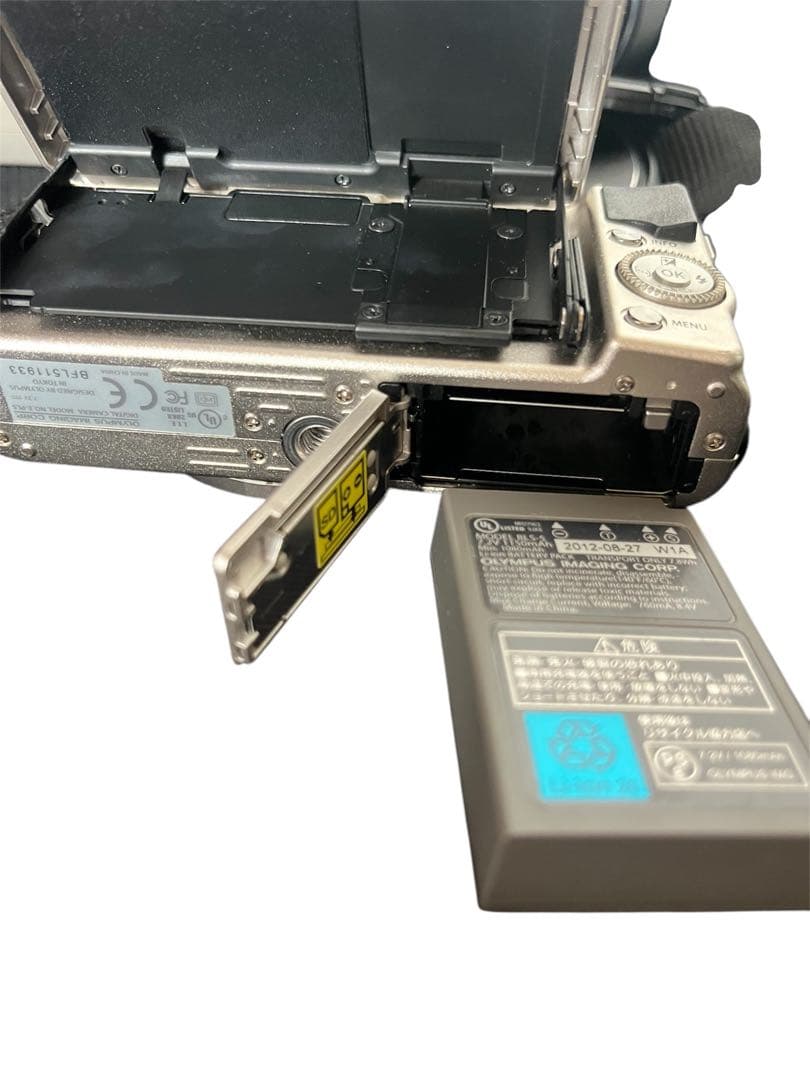 オリンパス E-PL5 ミラーレスー眼 レンズ　3個付き　送料込み