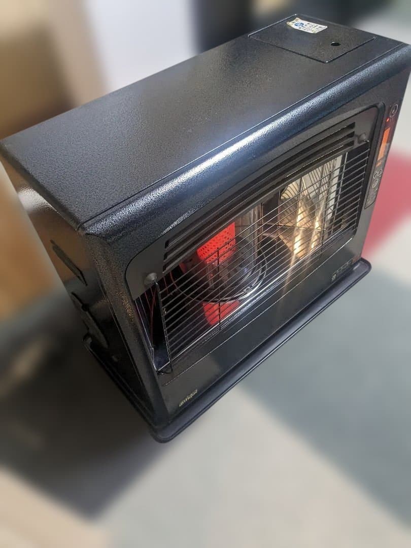 トヨトミ遠赤外線石油ファンヒーター(大容量)