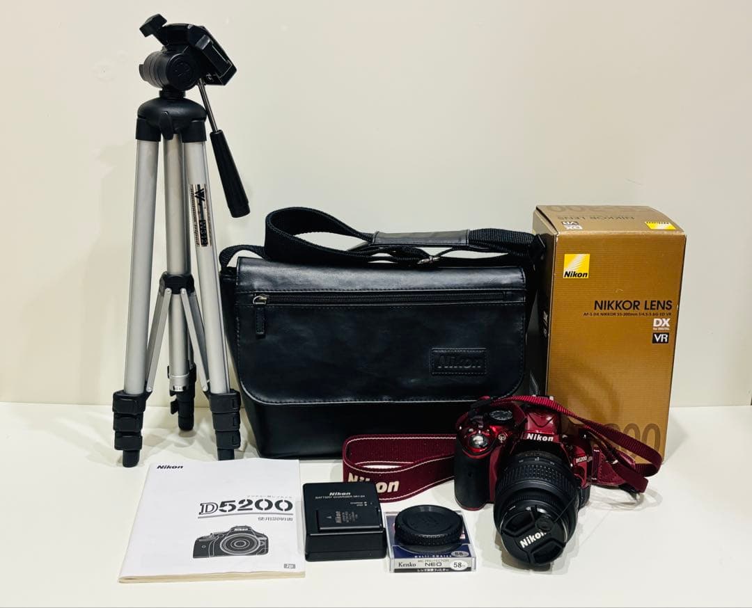 Nikon D5200 デジタル一眼レフカメラ ダブルズームレンズキット　レッド