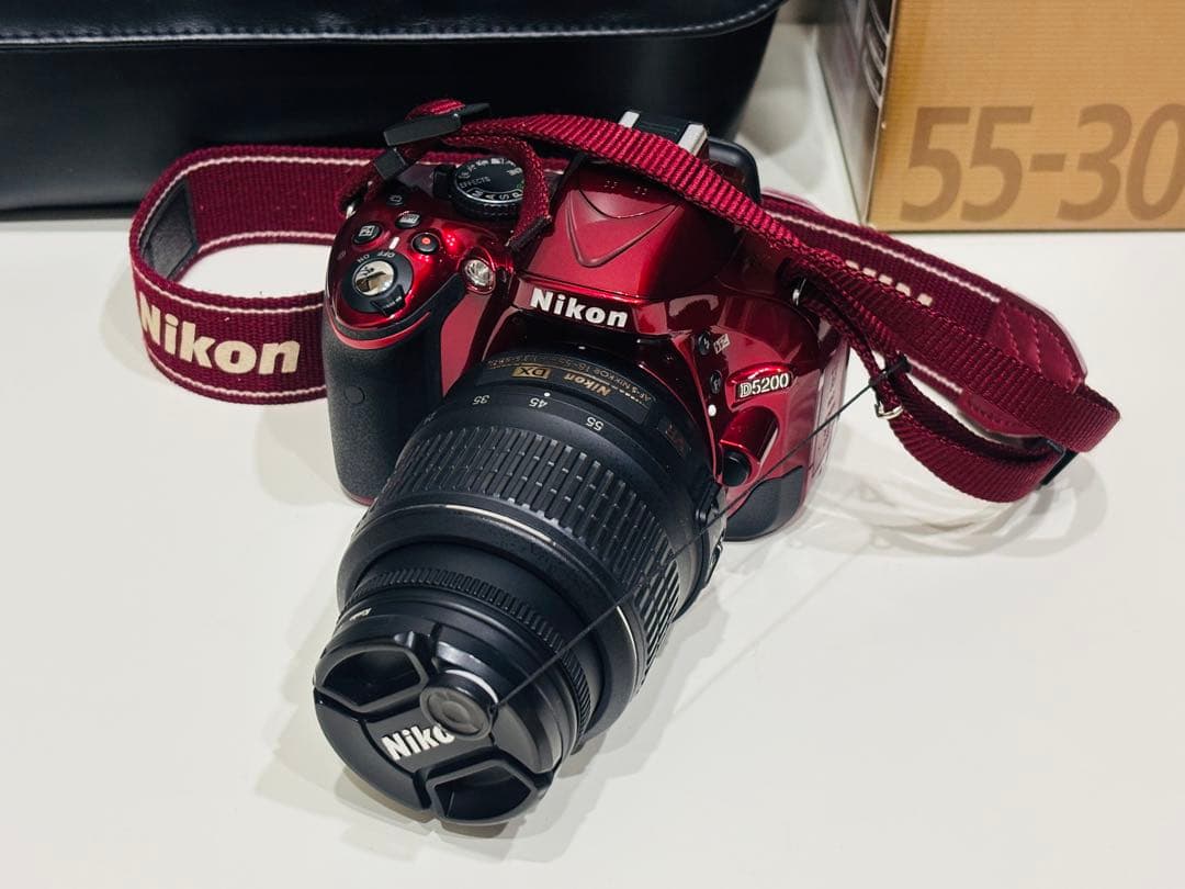Nikon D5200 デジタル一眼レフカメラ ダブルズームレンズキット　レッド