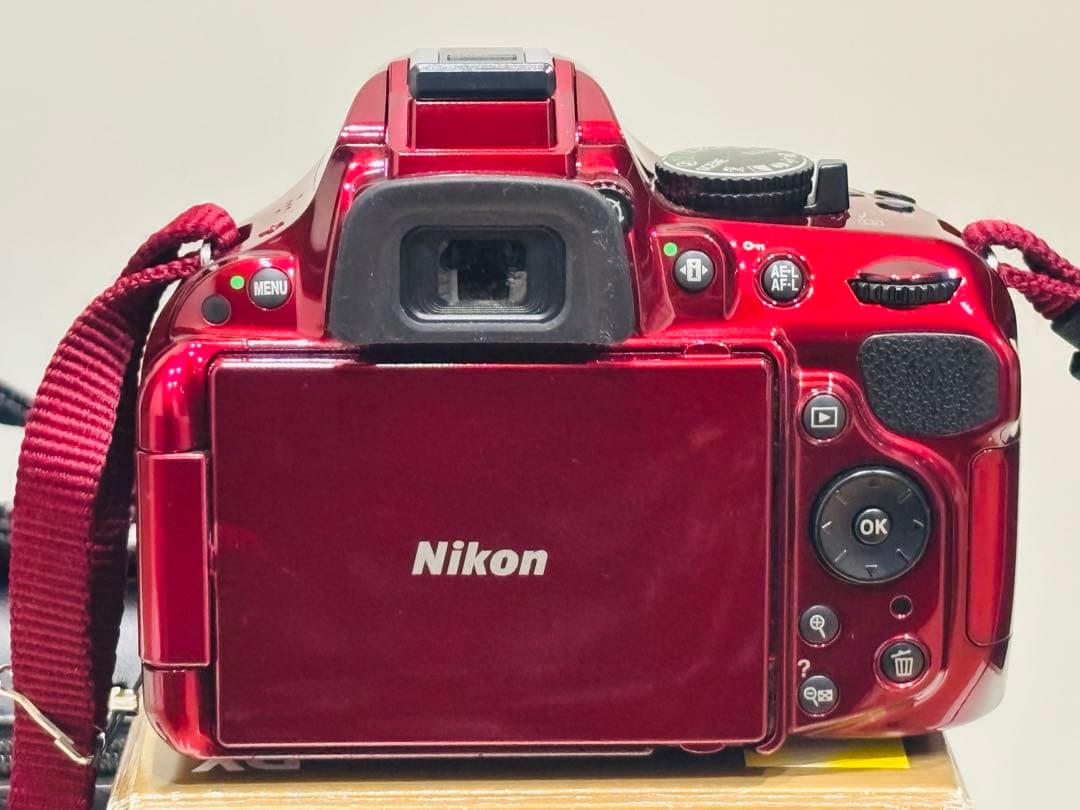 Nikon D5200 デジタル一眼レフカメラ ダブルズームレンズキット　レッド