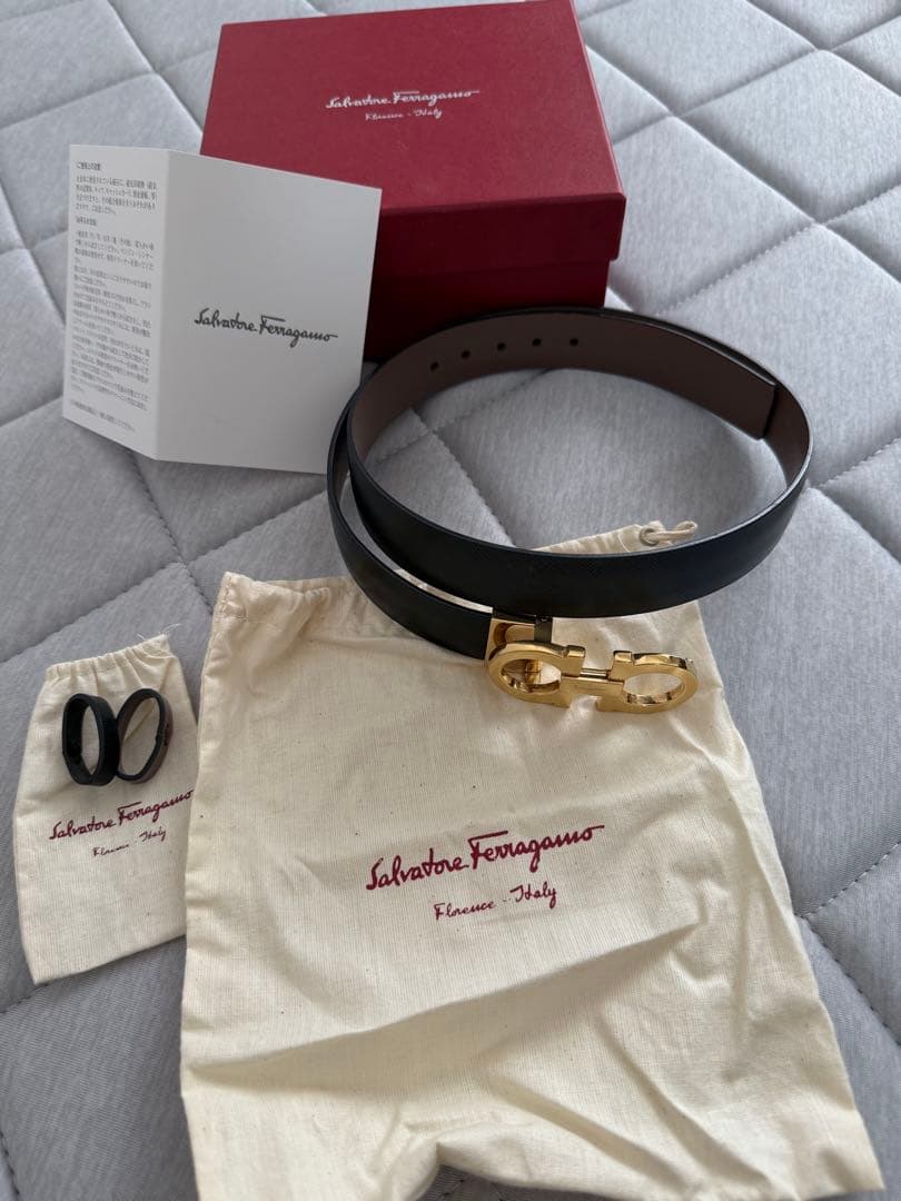 Salvatore Ferragamo フェラガモ　ブラック　ピンク　ベルト