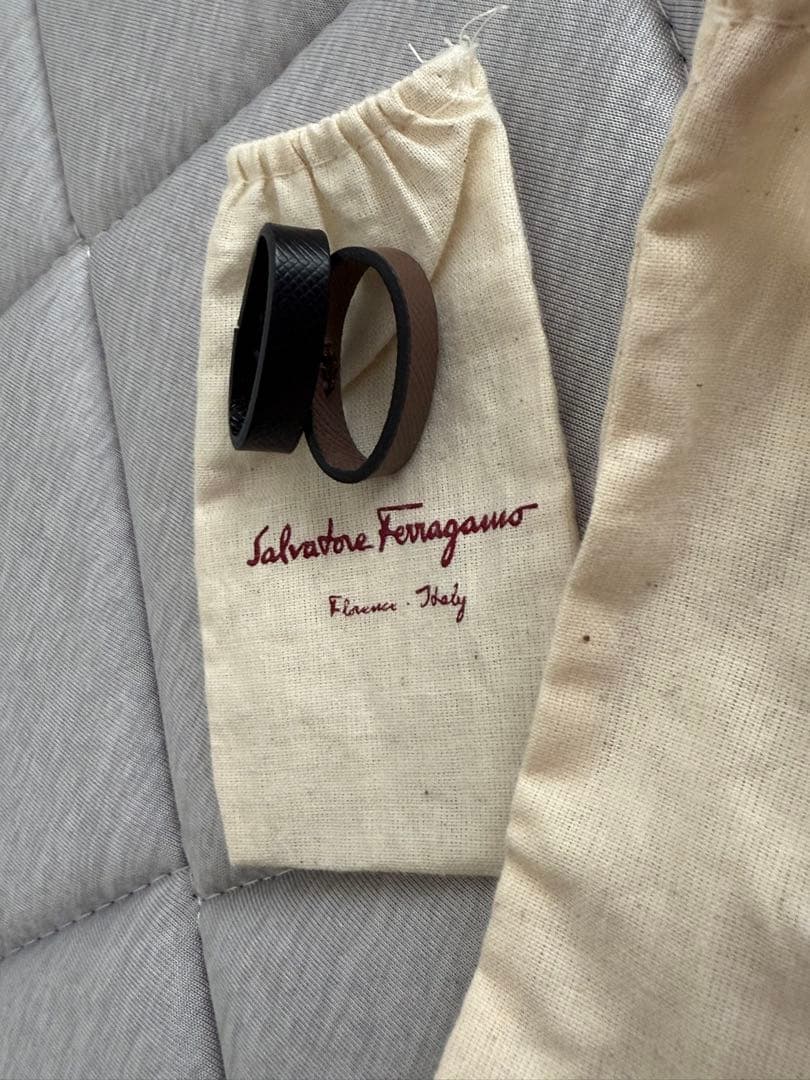 Salvatore Ferragamo フェラガモ　ブラック　ピンク　ベルト