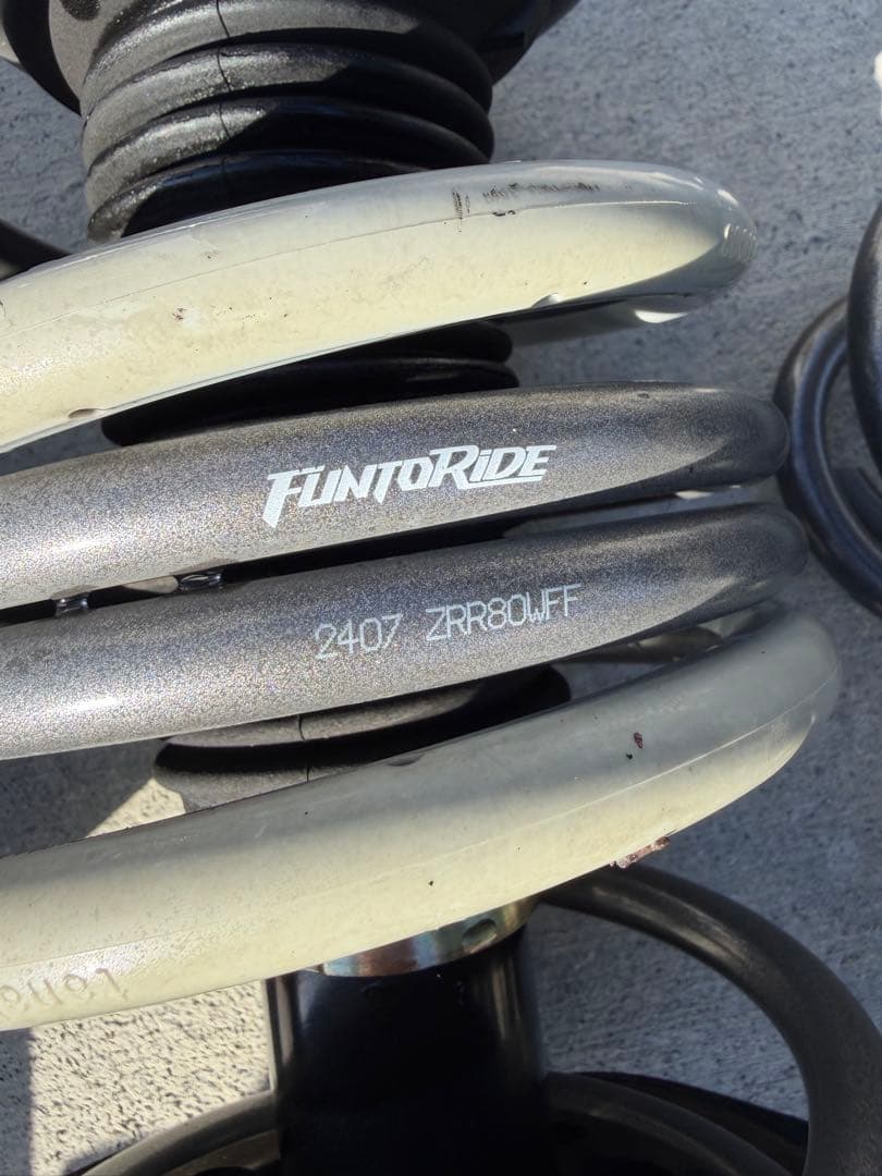 トヨタ　GRノア、ヴォクシー 、エスクワイア ダウンサス