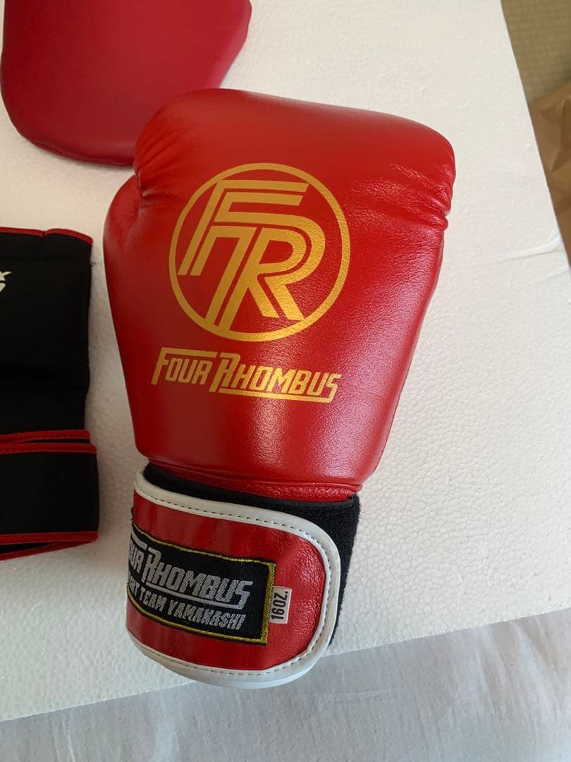 【美品】FOUR RHOMBUS キックボクシングセット Mサイズ ほぼ未使用