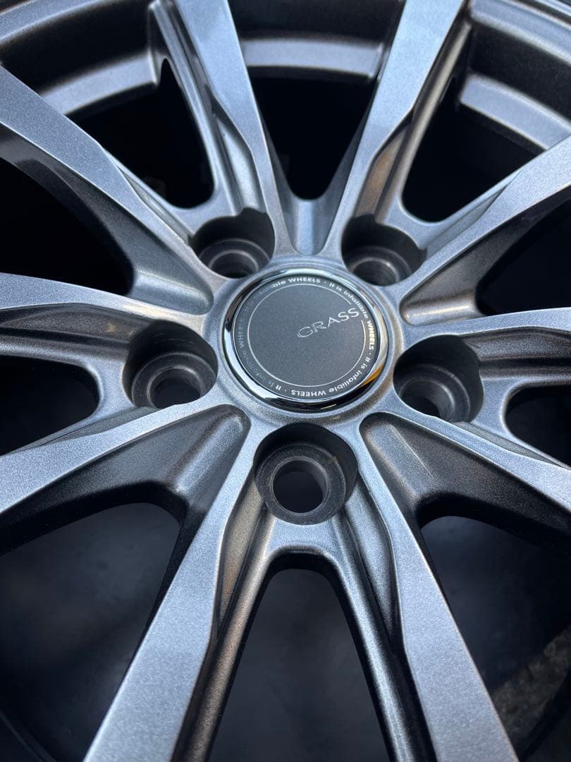 売り切り 美品 バリ溝 2024年製 プリウス スタッドレスタイヤ 4本セット