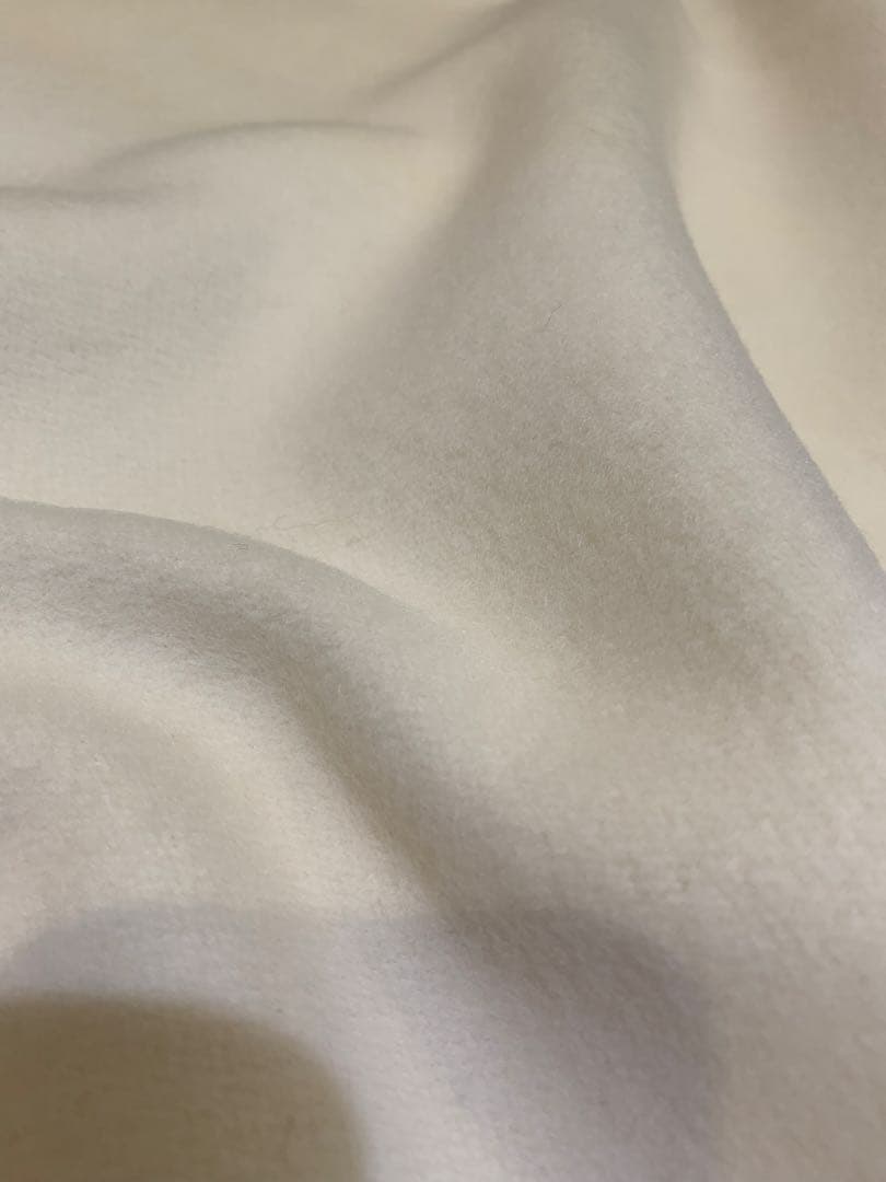 【エム】新品　ホワイトカシミアのひざ掛け　70×100cm