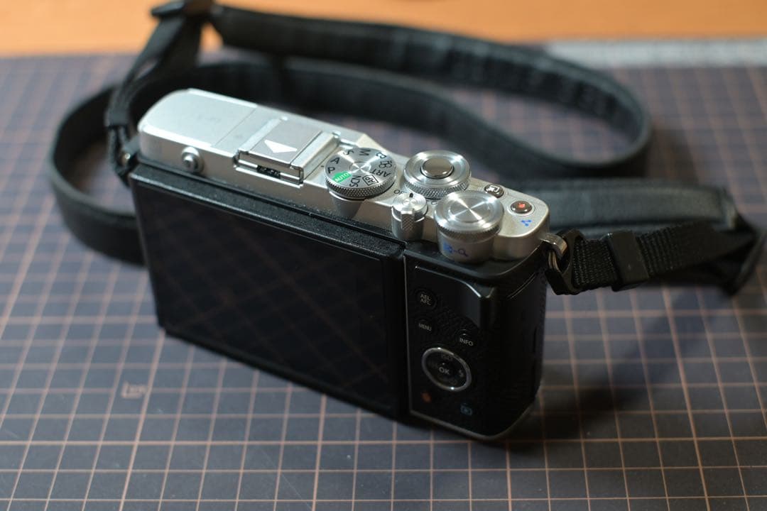 OLYMPUS PEN E-P7 ボディ シルバー