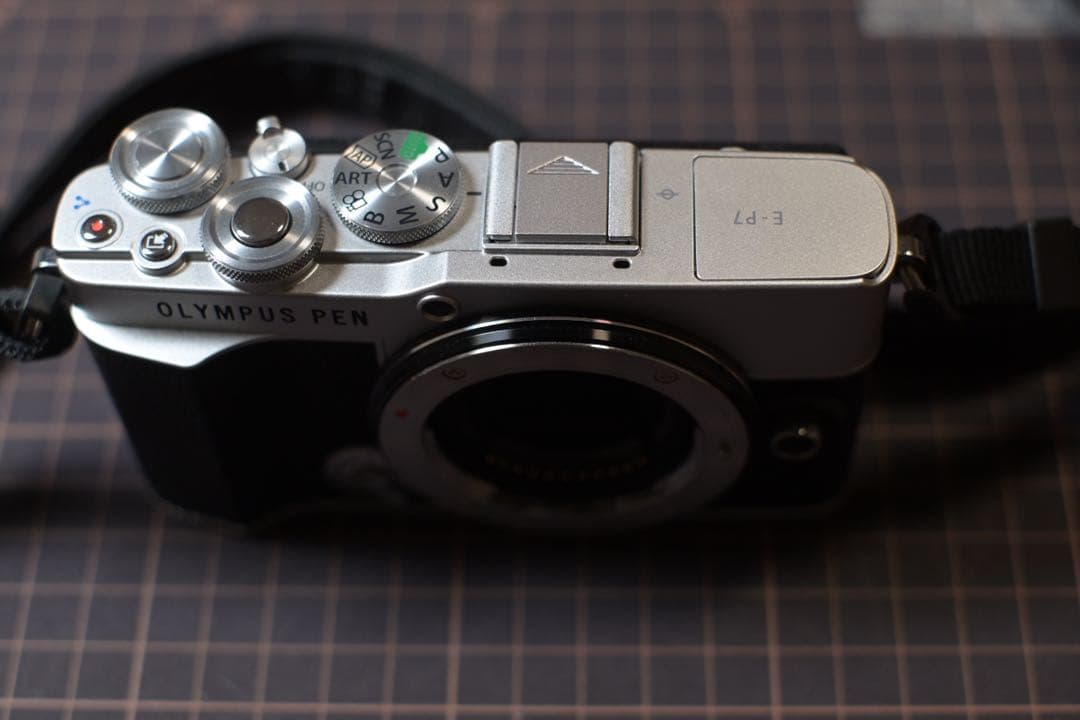 OLYMPUS PEN E-P7 ボディ シルバー