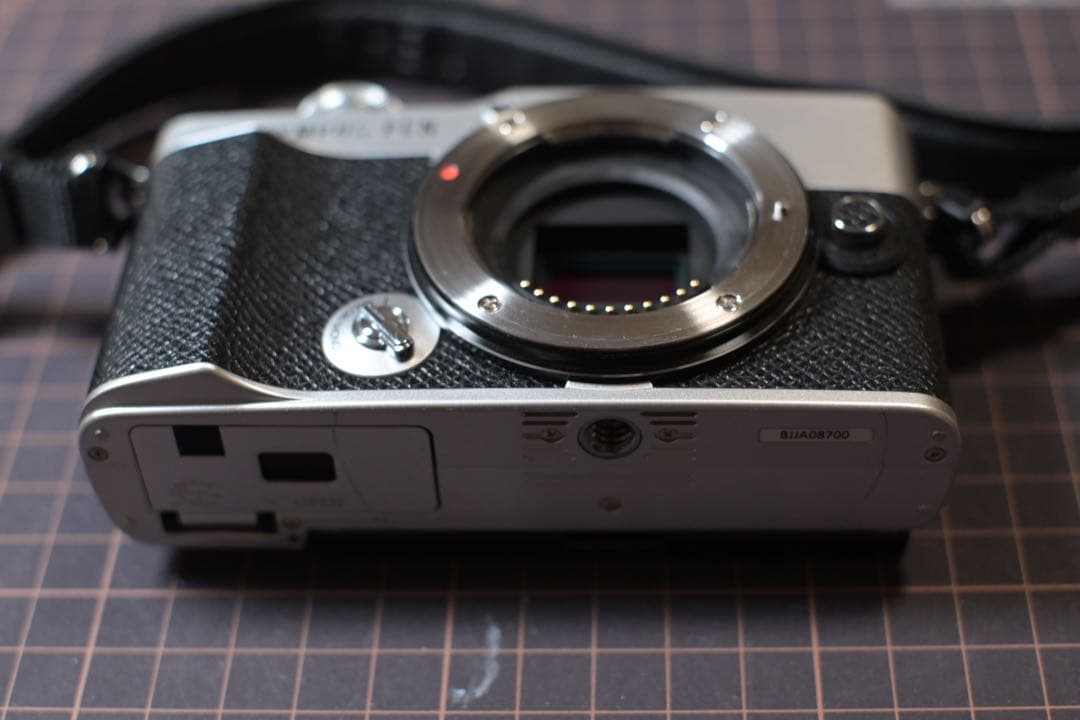 OLYMPUS PEN E-P7 ボディ シルバー