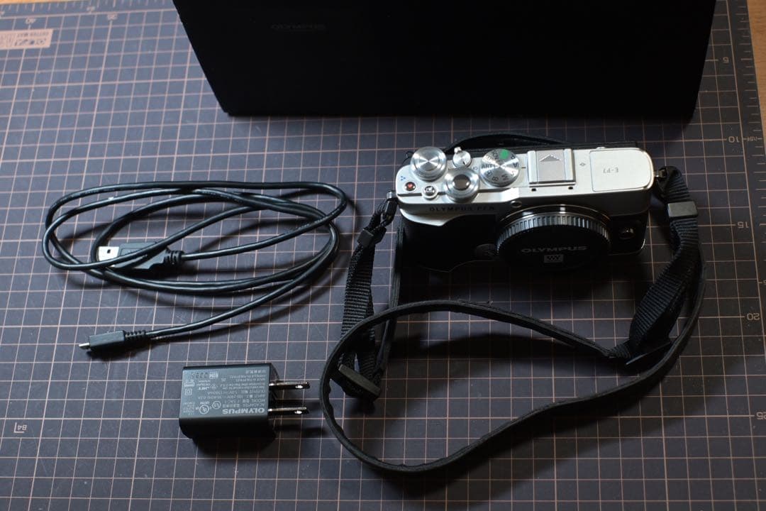 OLYMPUS PEN E-P7 ボディ シルバー