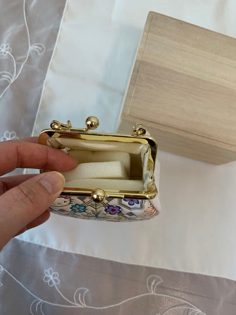 ハローキティ ケース　浅草文庫　本革　がま口財布