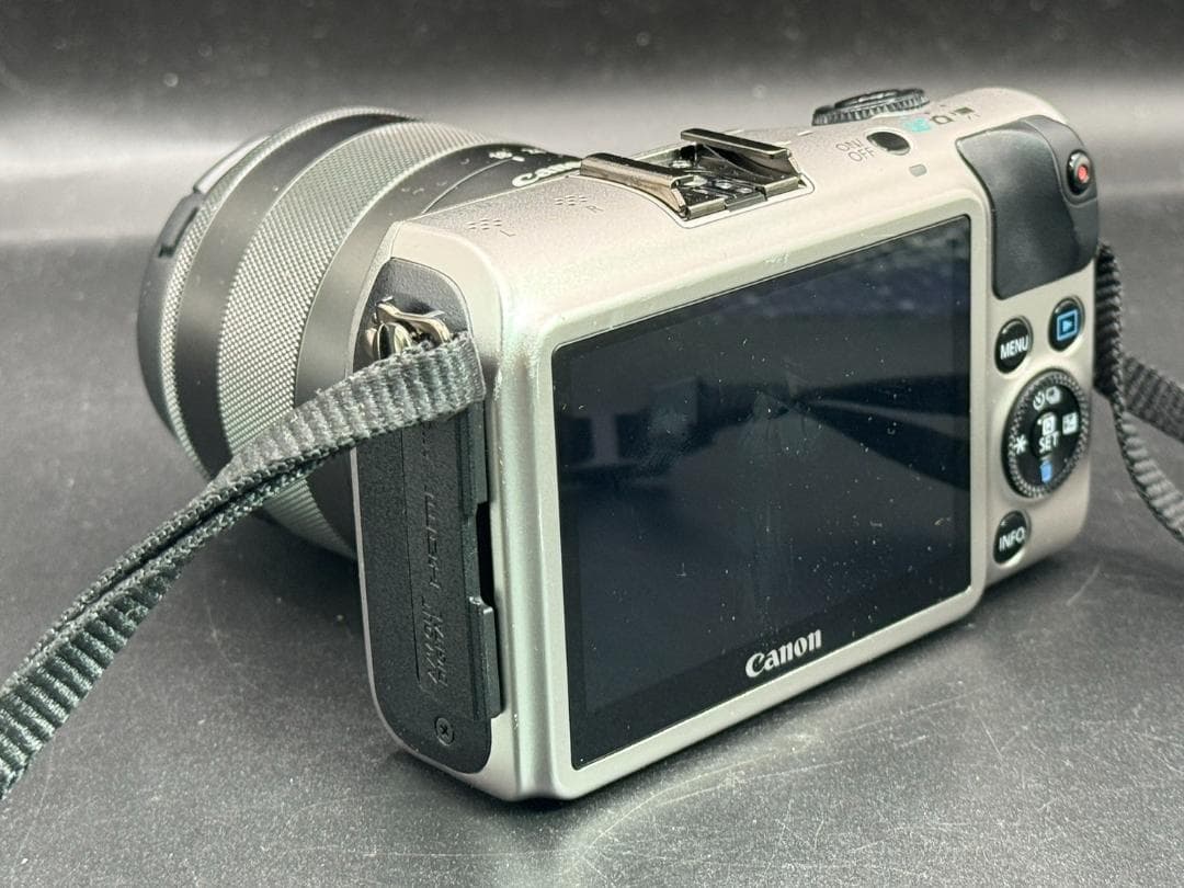 Canon キャノン EOS M ミラーレスデジタル一眼カメラ DS126391