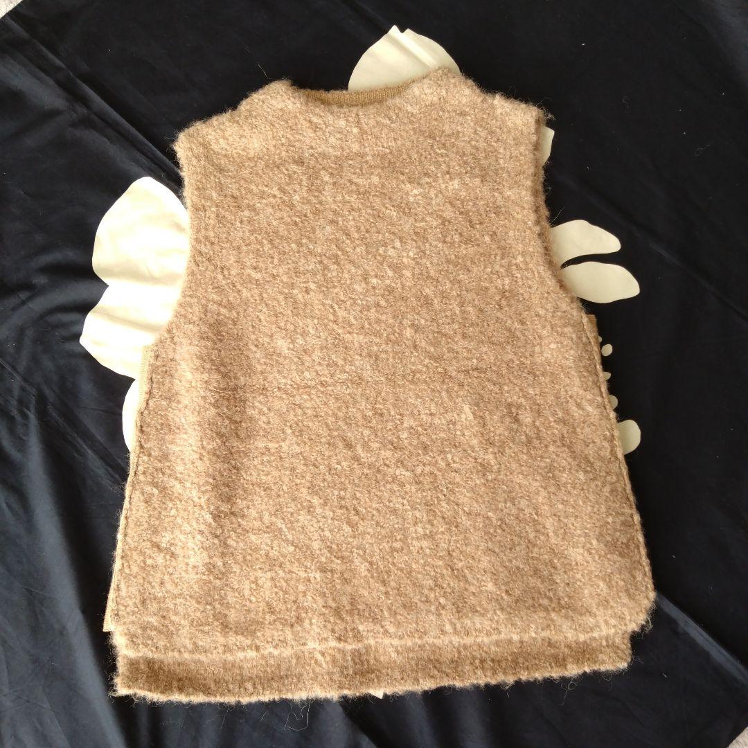 ⬛パラスパレスベージュ フワフワニットベスト 2024年