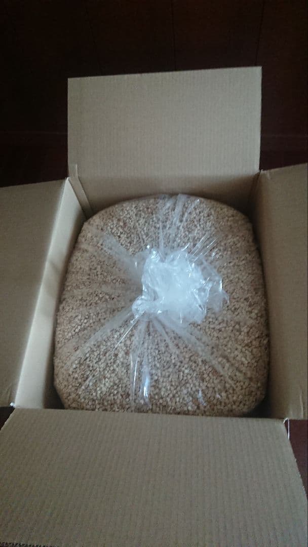 [大人気]　大量,ヒノキのチップ　約15キロ