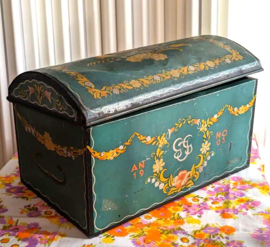 アンティーク　ティン缶　チョコレート＆キャンディボックス