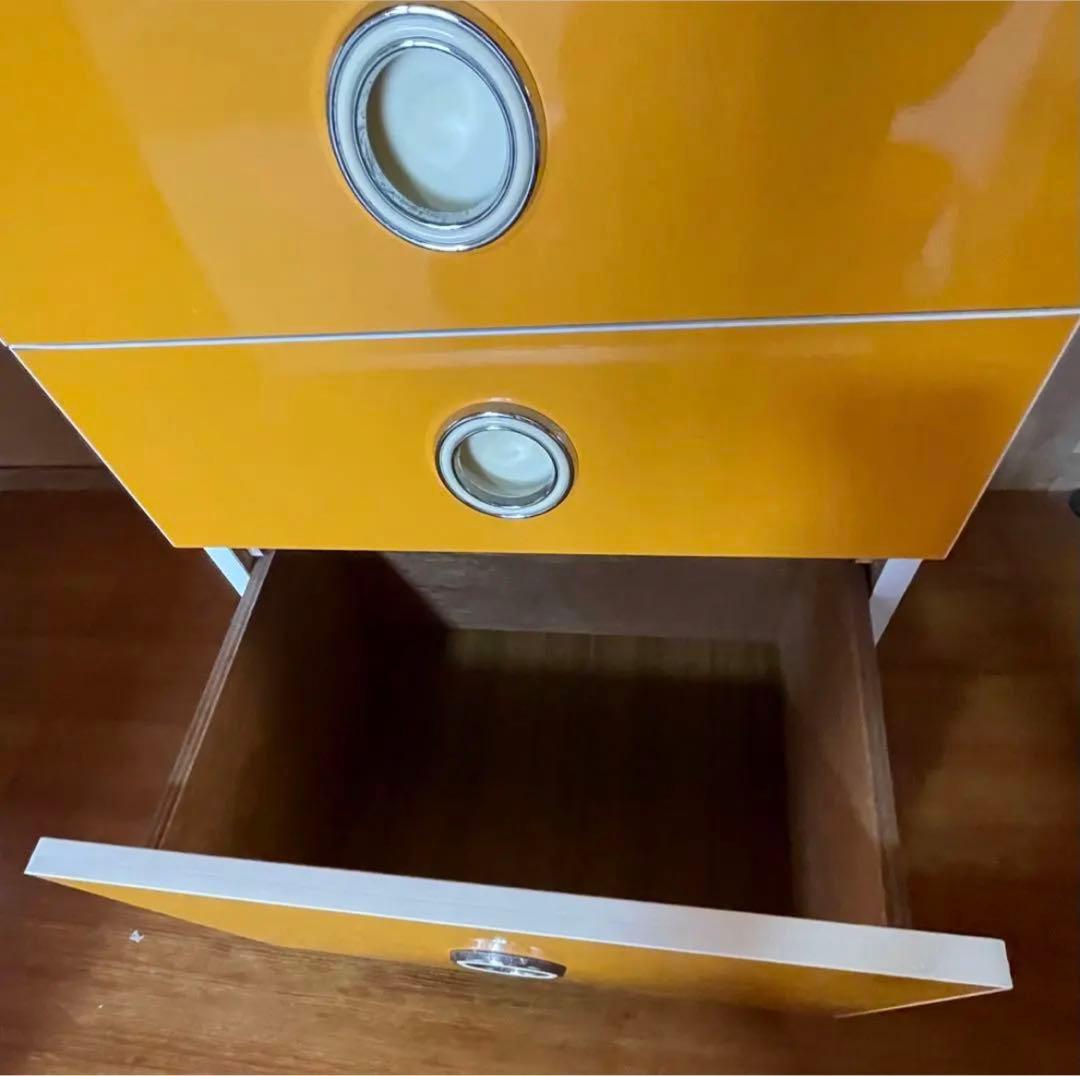 昭和レトロポップ　オレンジ色 5段チェスト タンス　丸型取っ手付き