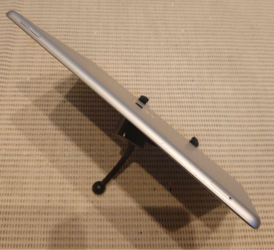 動作品SIMフリーiPad第8世代本体128GB送料込ジャンク品CQ1KR