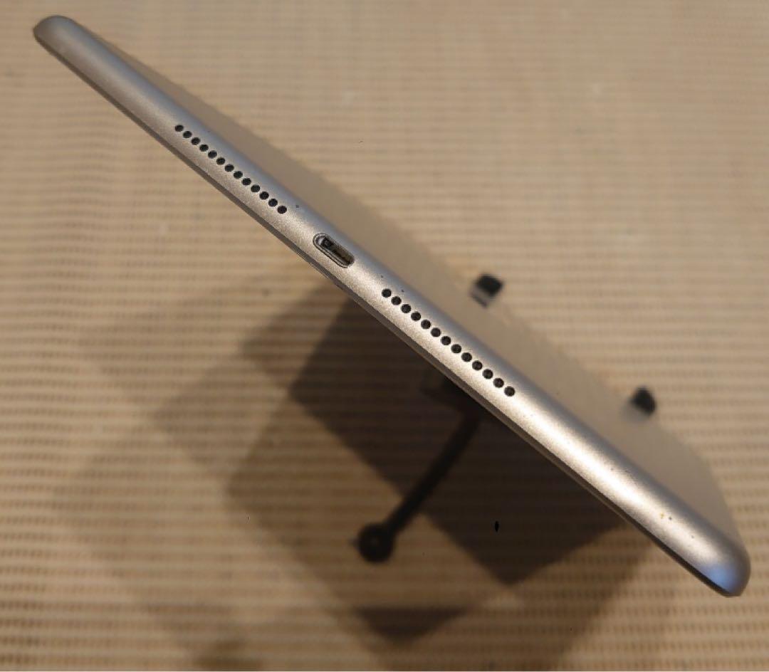 動作品SIMフリーiPad第8世代本体128GB送料込ジャンク品CQ1KR
