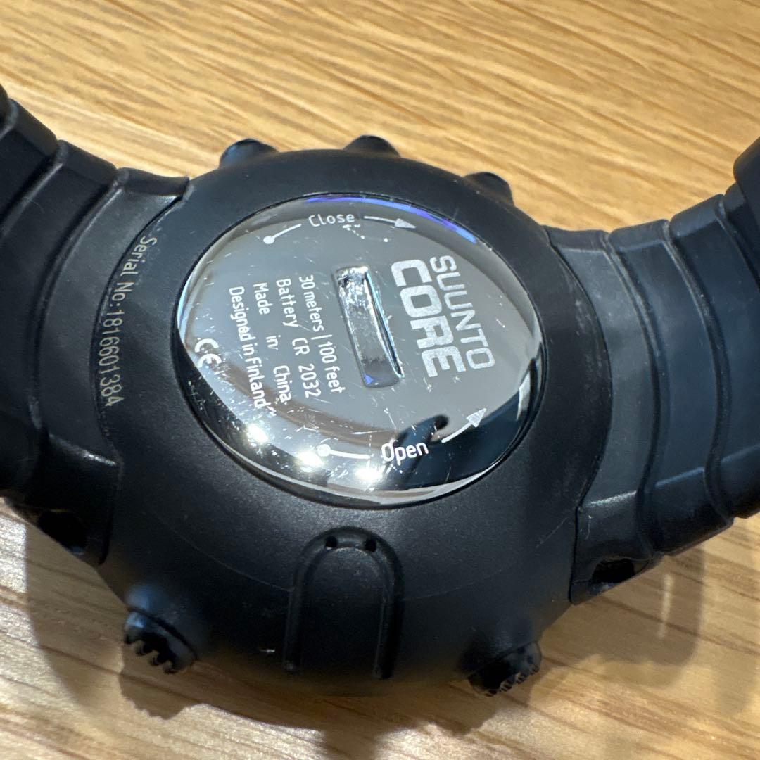 美品SUUNTO CORE ブラック デジタル腕時計