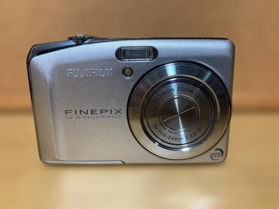 Fujifilm FinePix F50fd シルバー