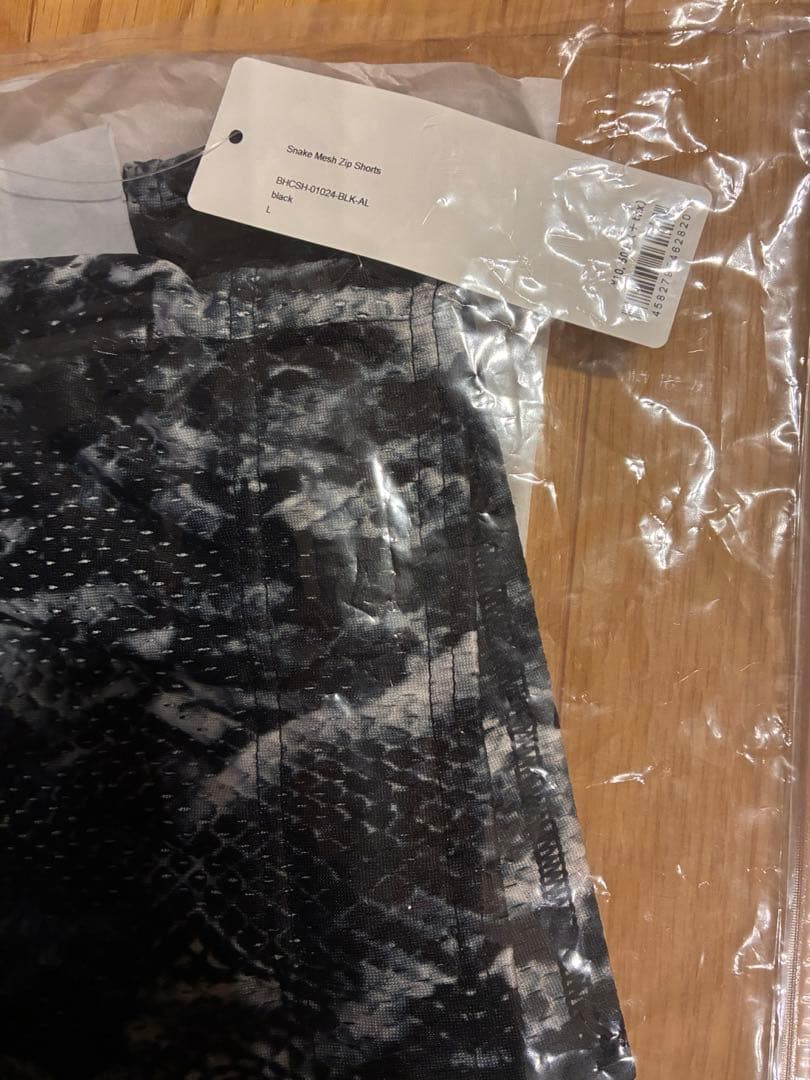 ウェア Snake Mesh Zip Shorts (black)
