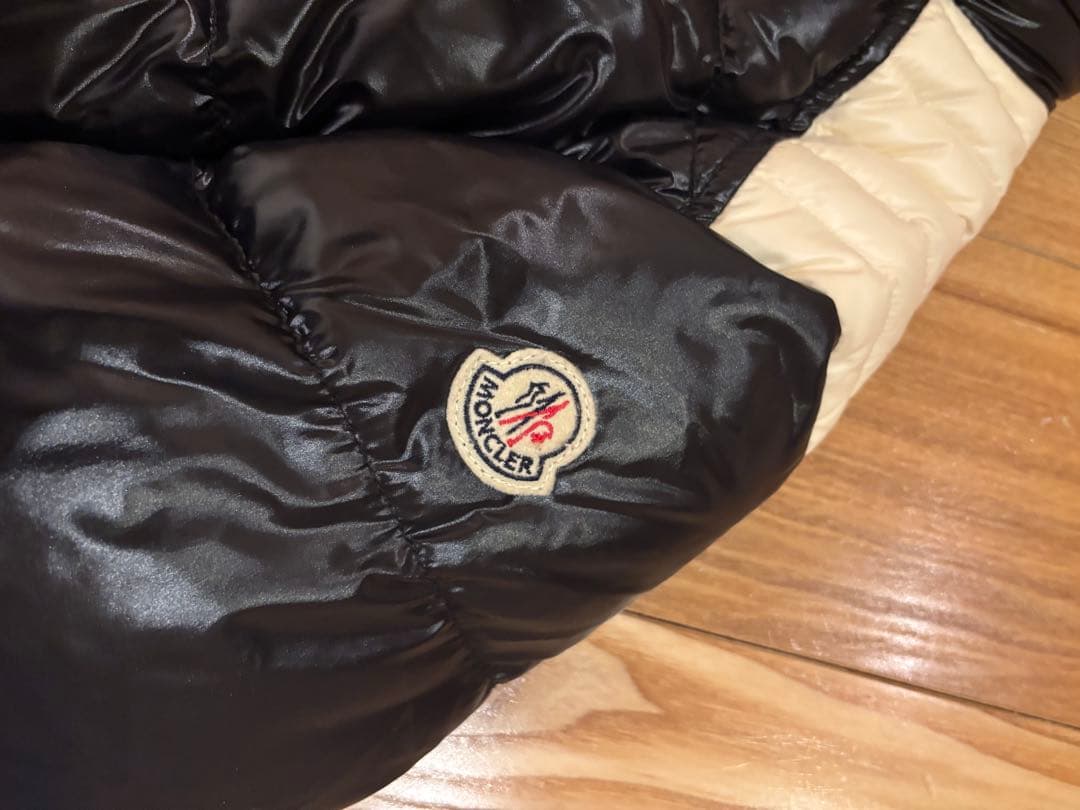 モンクレール　ブラック ダウンジャケット