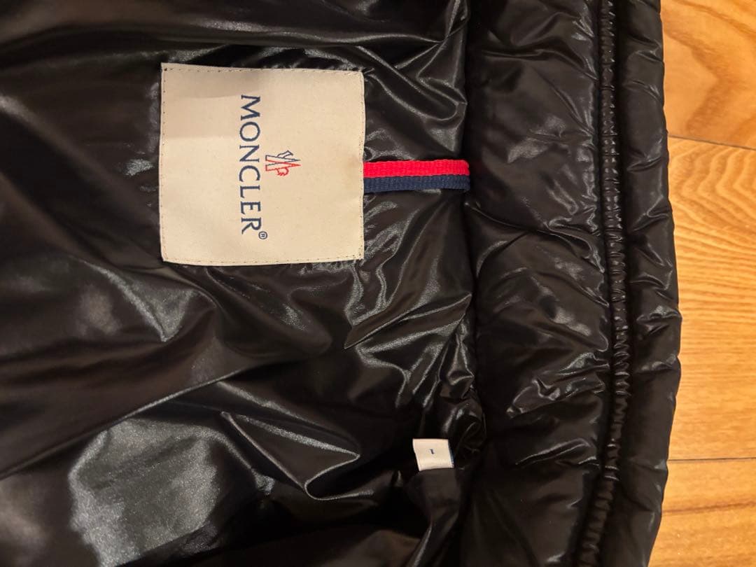 モンクレール　ブラック ダウンジャケット