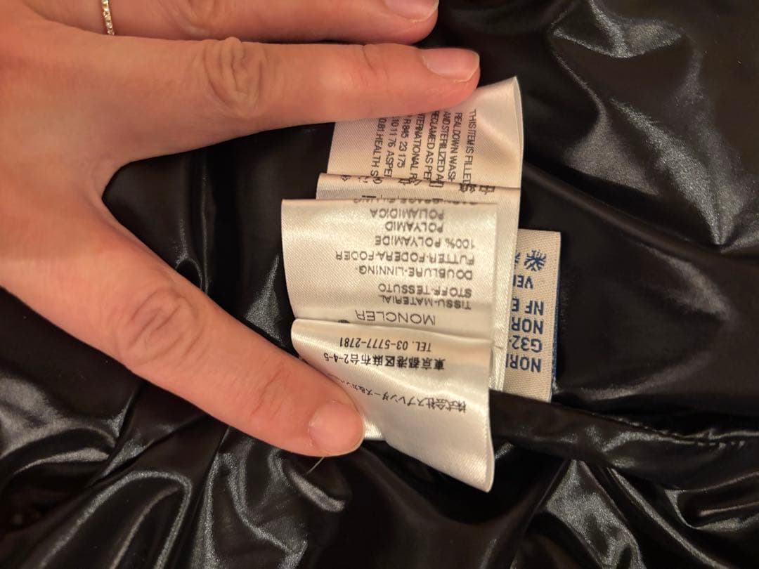 モンクレール　ブラック ダウンジャケット