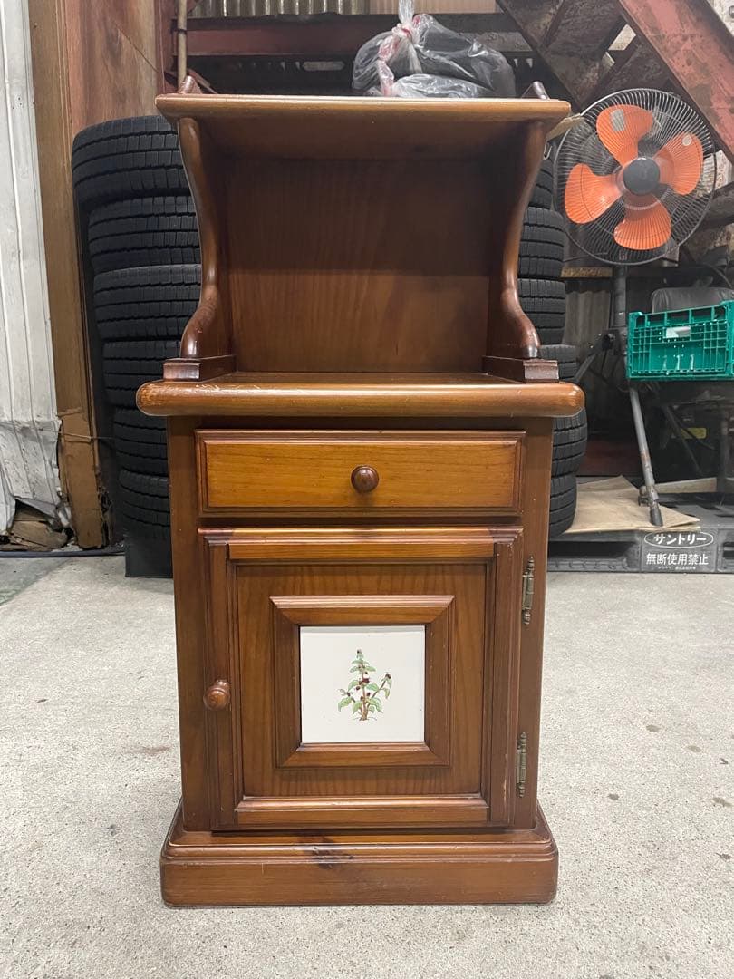 カントリー家具　アンティーク　木製ブラウンキャビネット