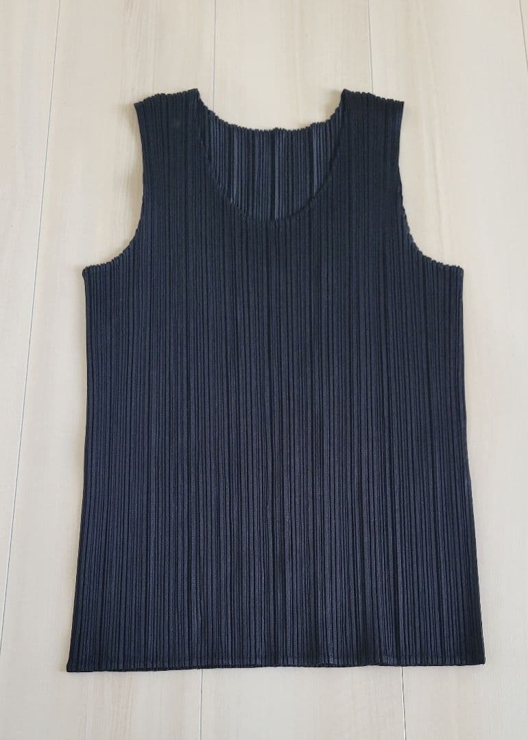 イッセイミヤケ プリーツプリーズ タンクトップ