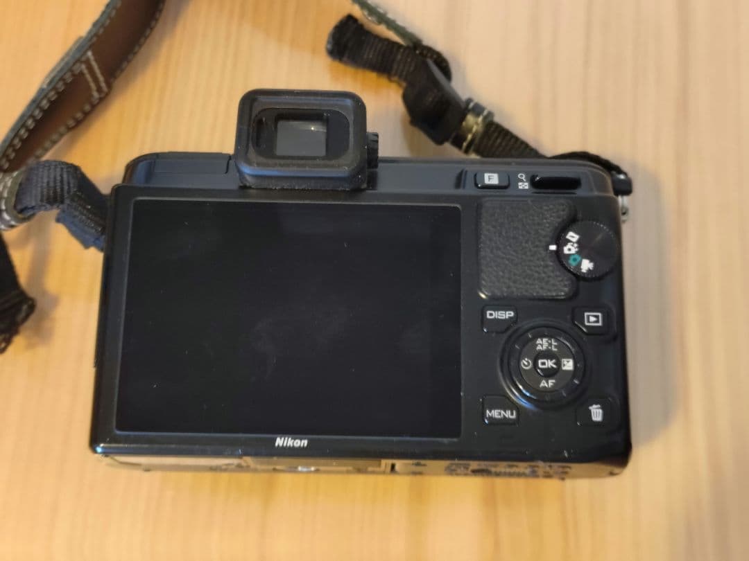 Nikon 1 V1 デジタルカメラ 10mmレンズ付き