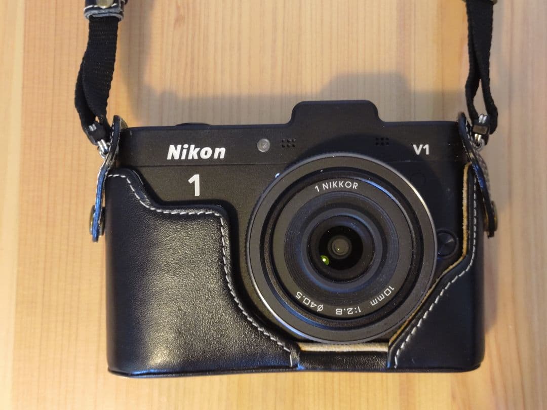Nikon 1 V1 デジタルカメラ 10mmレンズ付き