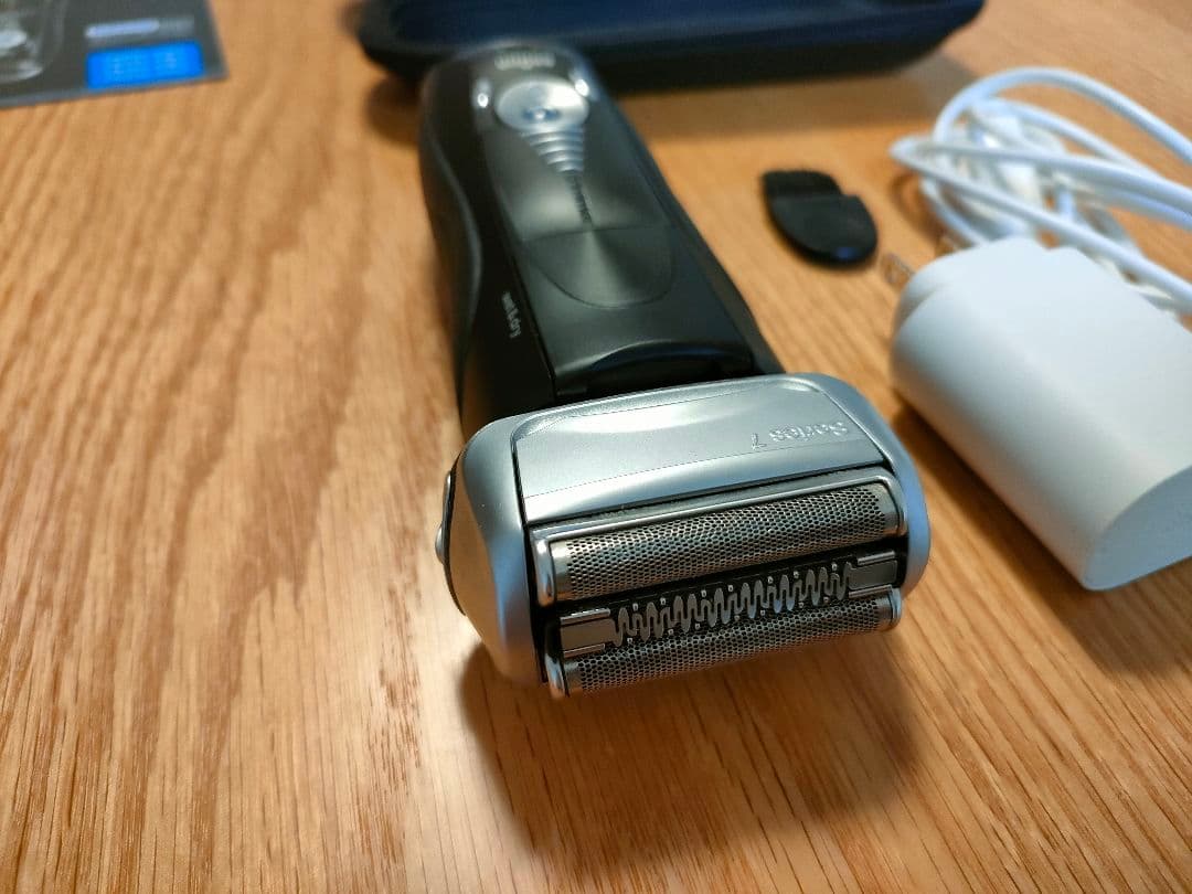 BRAUN Series7 メンズ 電気シェーバー 限定パック 髭剃り ブラウン