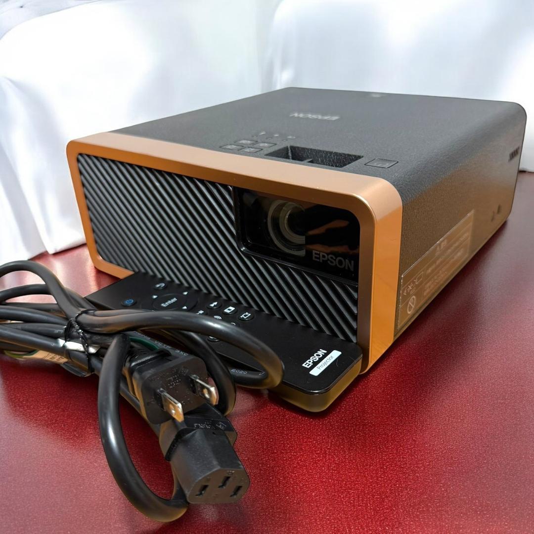 ☆美品 エプソン EF-100B dreamio ホームプロジェクター