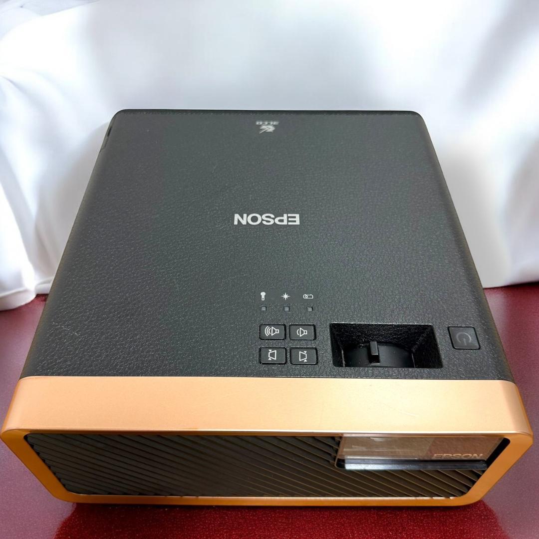 ☆美品 エプソン EF-100B dreamio ホームプロジェクター