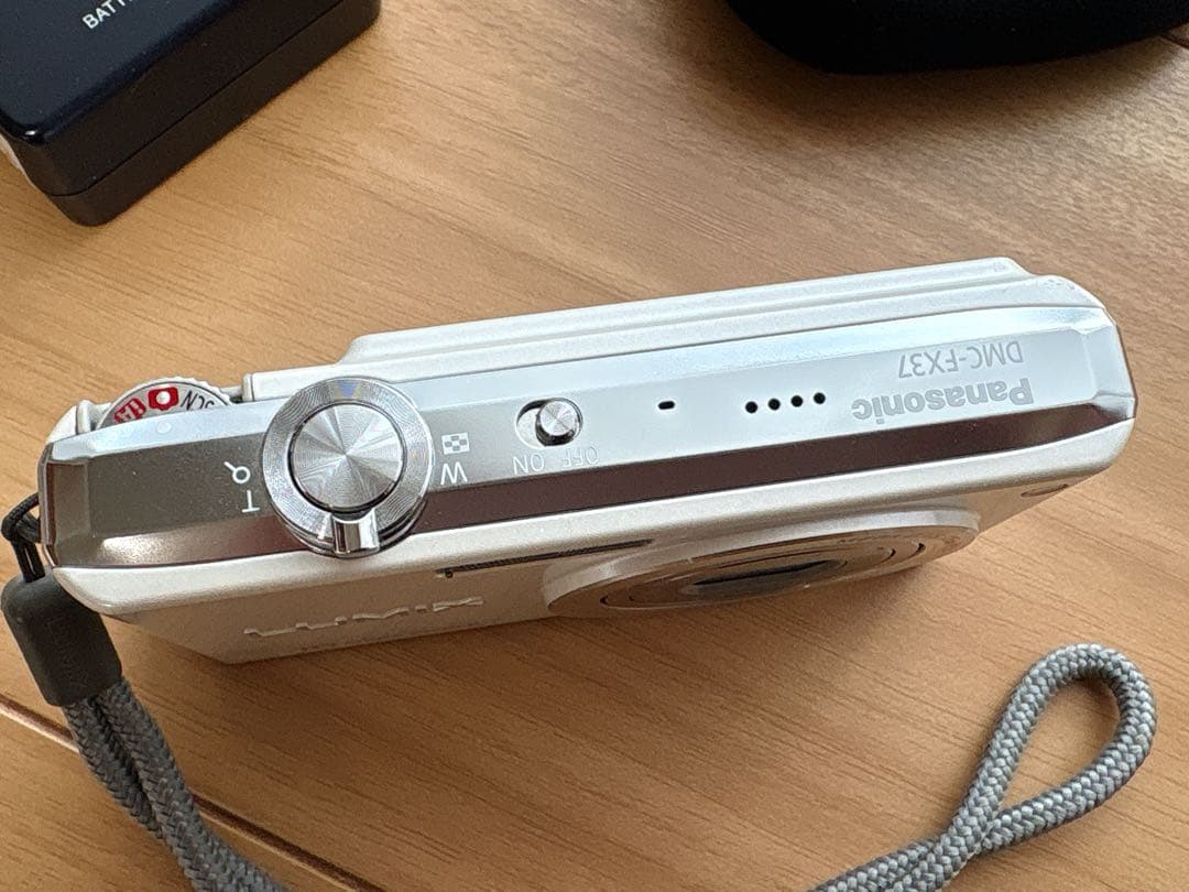 Panasonic LUMIX DMC-FX37コンパクトデジタルカメラ