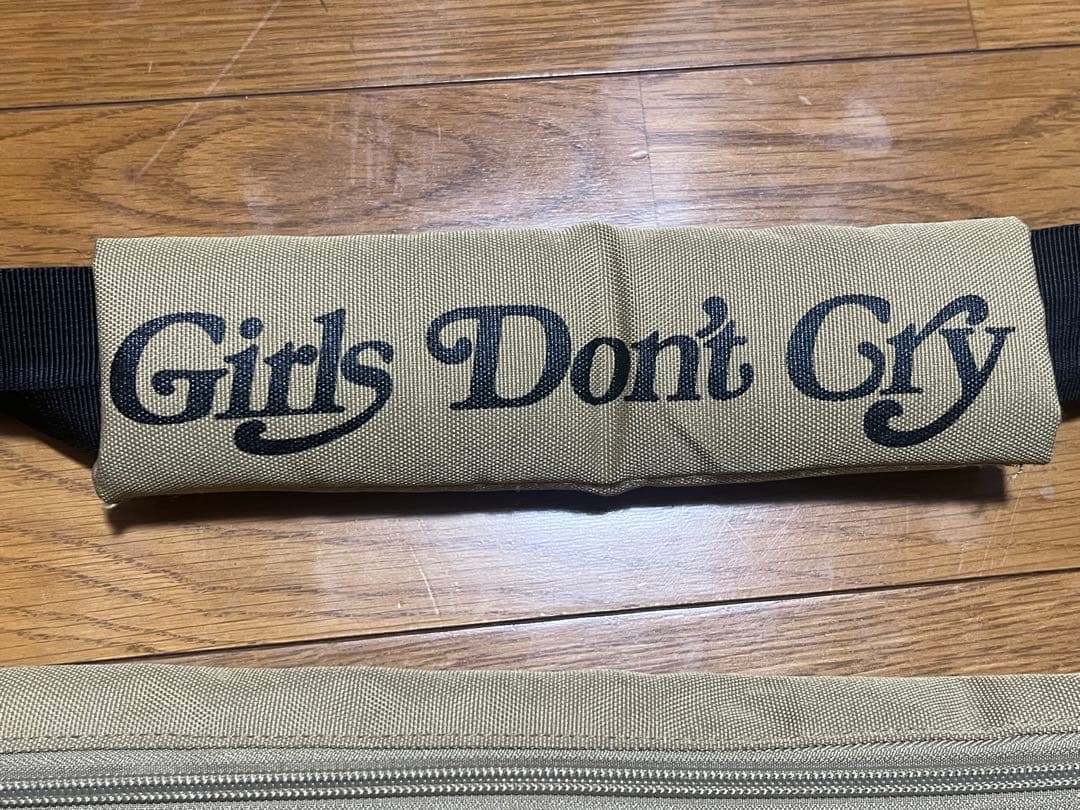 HUMAN MADE x Girls Don‘t Cryメッセンジャーバッグ