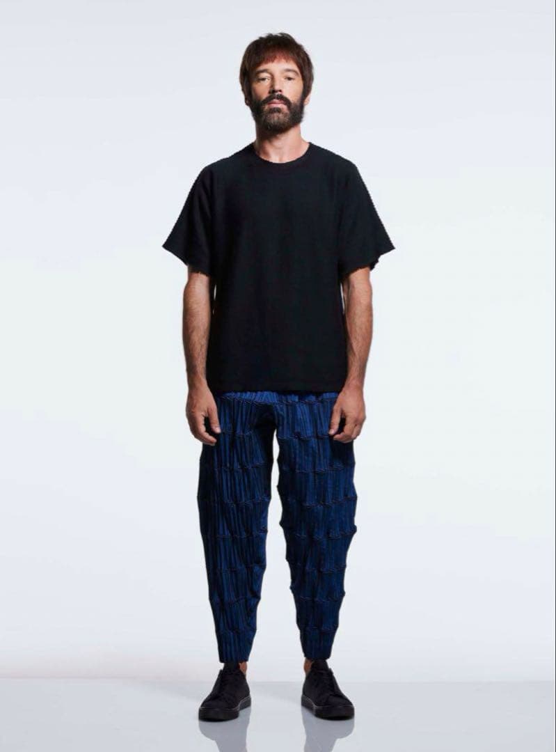 APOCABLE ISSEYMIYAKE スチームストレッチ プリーツ パンツ