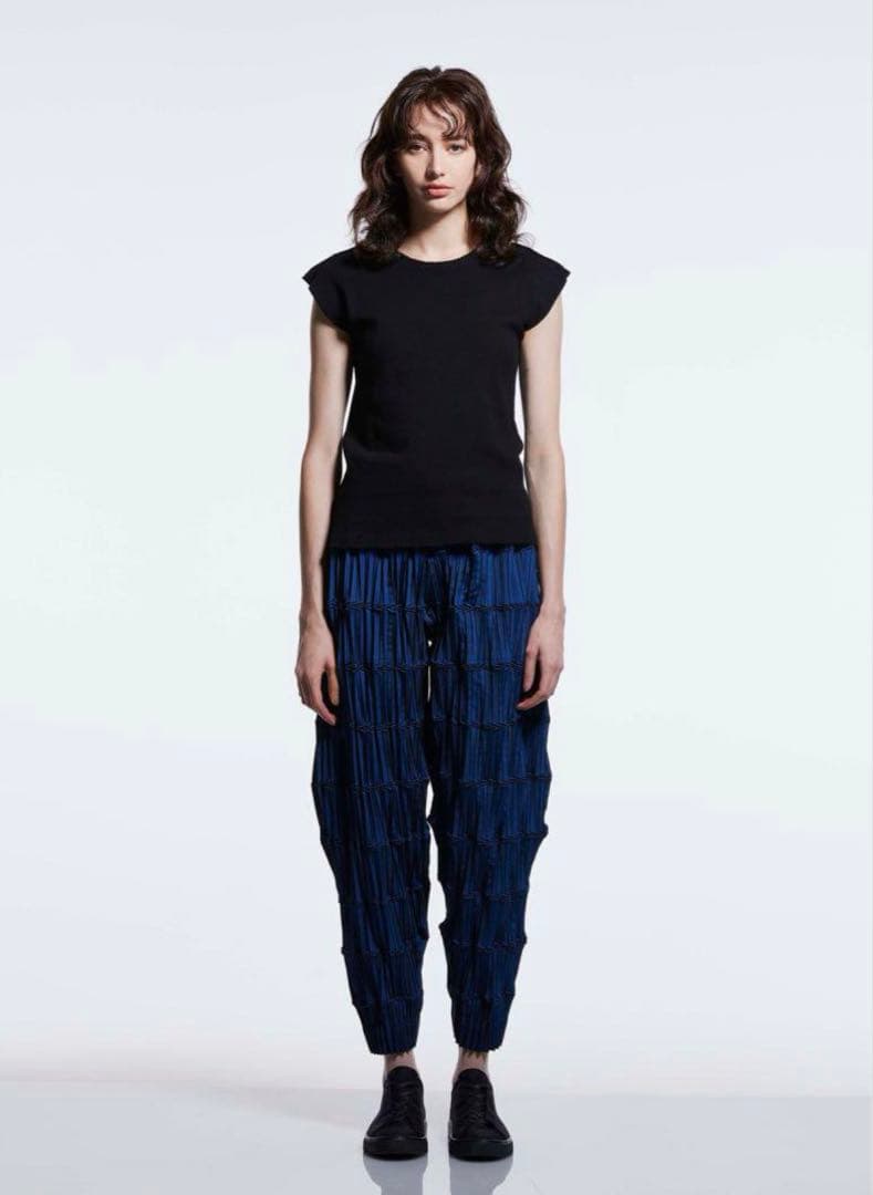 APOCABLE ISSEYMIYAKE スチームストレッチ プリーツ パンツ